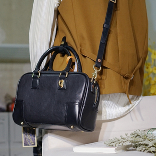 瑕疵裂纹！高油脂植鞣牛皮高货！真皮单肩斜挎手提女波士顿枕头包