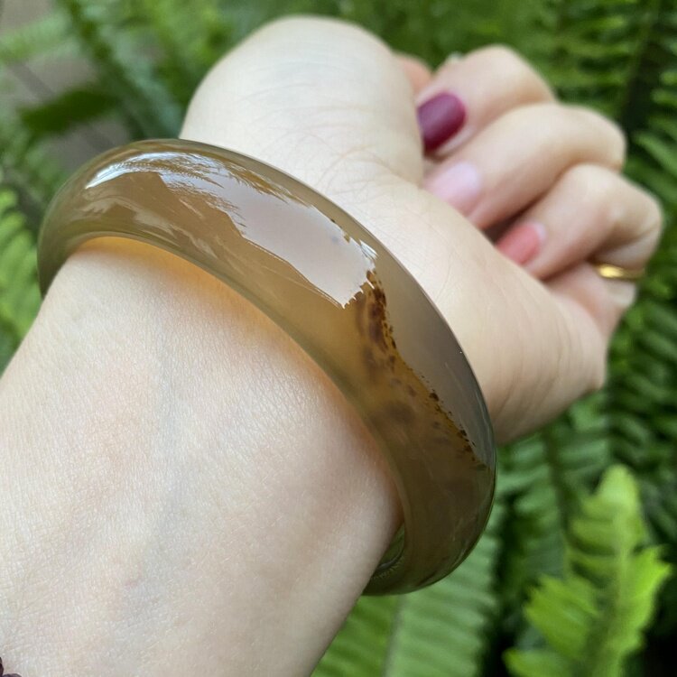 巴西纯天然原色无烧冰透俏色玉髓玛瑙手镯加厚蜜糖色风景镯子56mm