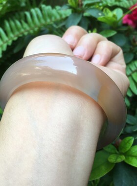 天然俏色加厚款淡粉玛瑙手镯甜美