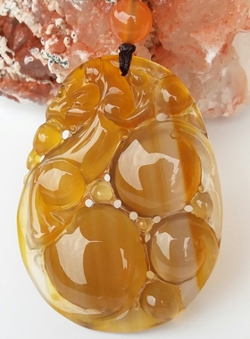 天然高冰玉髓蜜糖玛瑙貔貅吊坠