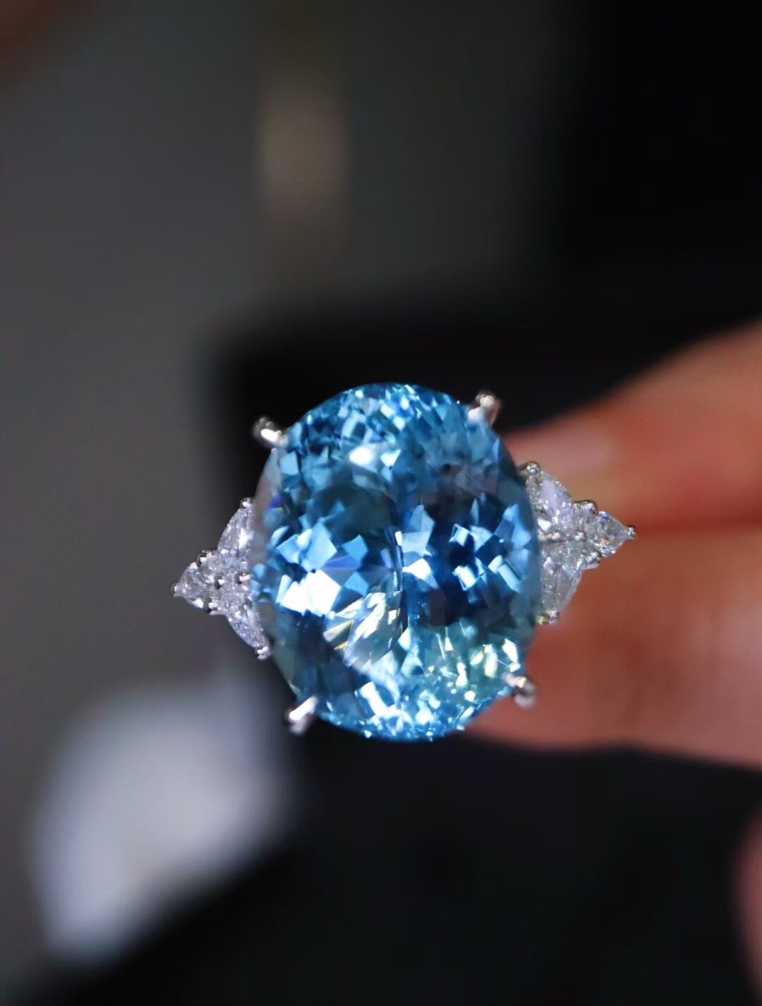 回收超圣海蓝宝戒指鸽子蛋 主石11.58ct18K金镶嵌钻石总重7.73