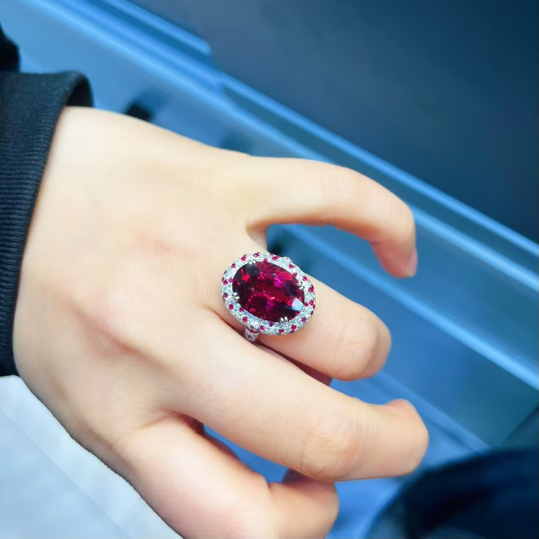 天然红碧玺戒指18k金镶嵌CGRL证书，主石尺寸15.4x11.2mm，7.7ct
