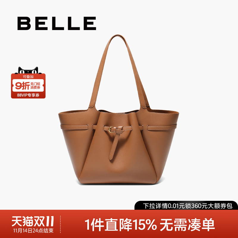 百丽2025新款法式风衣扣托特包