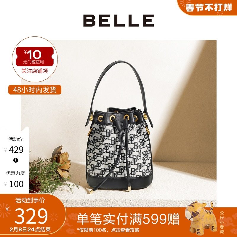 百丽时尚手提包包女2021秋新商场同款老花单肩斜挎水桶包X5906CX1