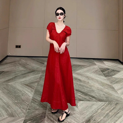 夏日绝美多巴胺裙子轻奢高级感巨好看气场强大红色气质露背连衣裙