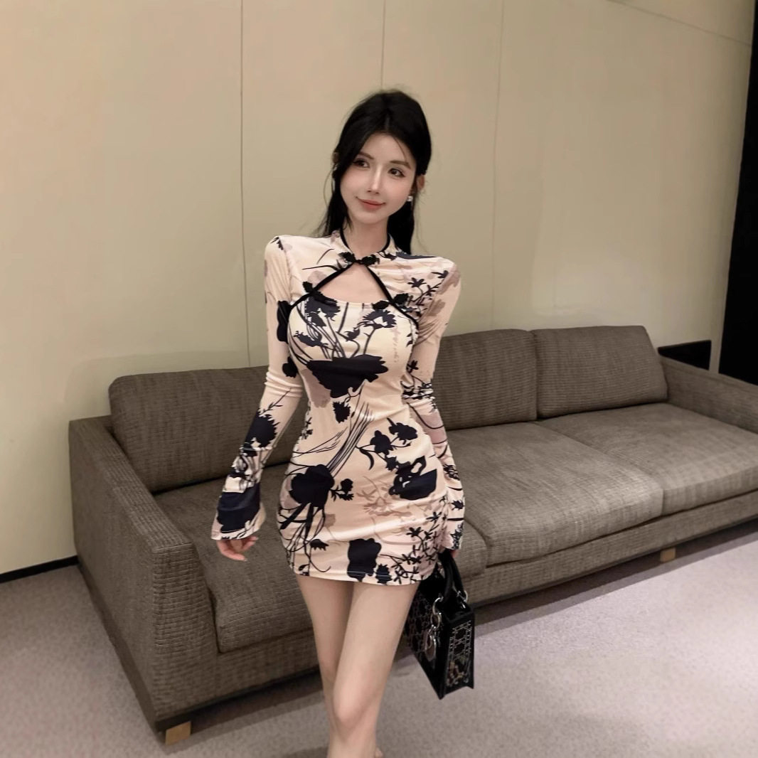 中国风性感旗袍式修身包臀短裙设计感长袖丝绒印花时尚辣妹连衣裙