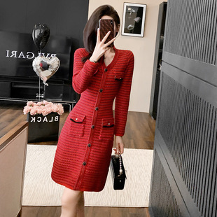 卓雅家同款25秋冬新款小香风V领收腰红色打底A字毛衣针织连衣裙女