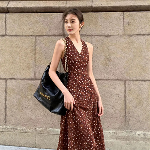 咖色波点挂脖连衣裙女夏御姐轻熟绝美穿搭法式高级感海边度假裙子