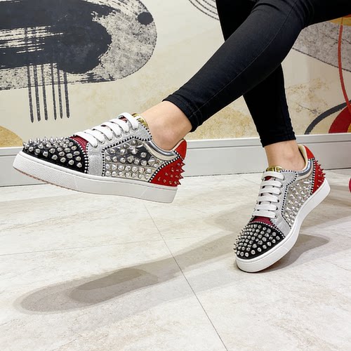 2025新款蛇纹铆钉板鞋透气低帮