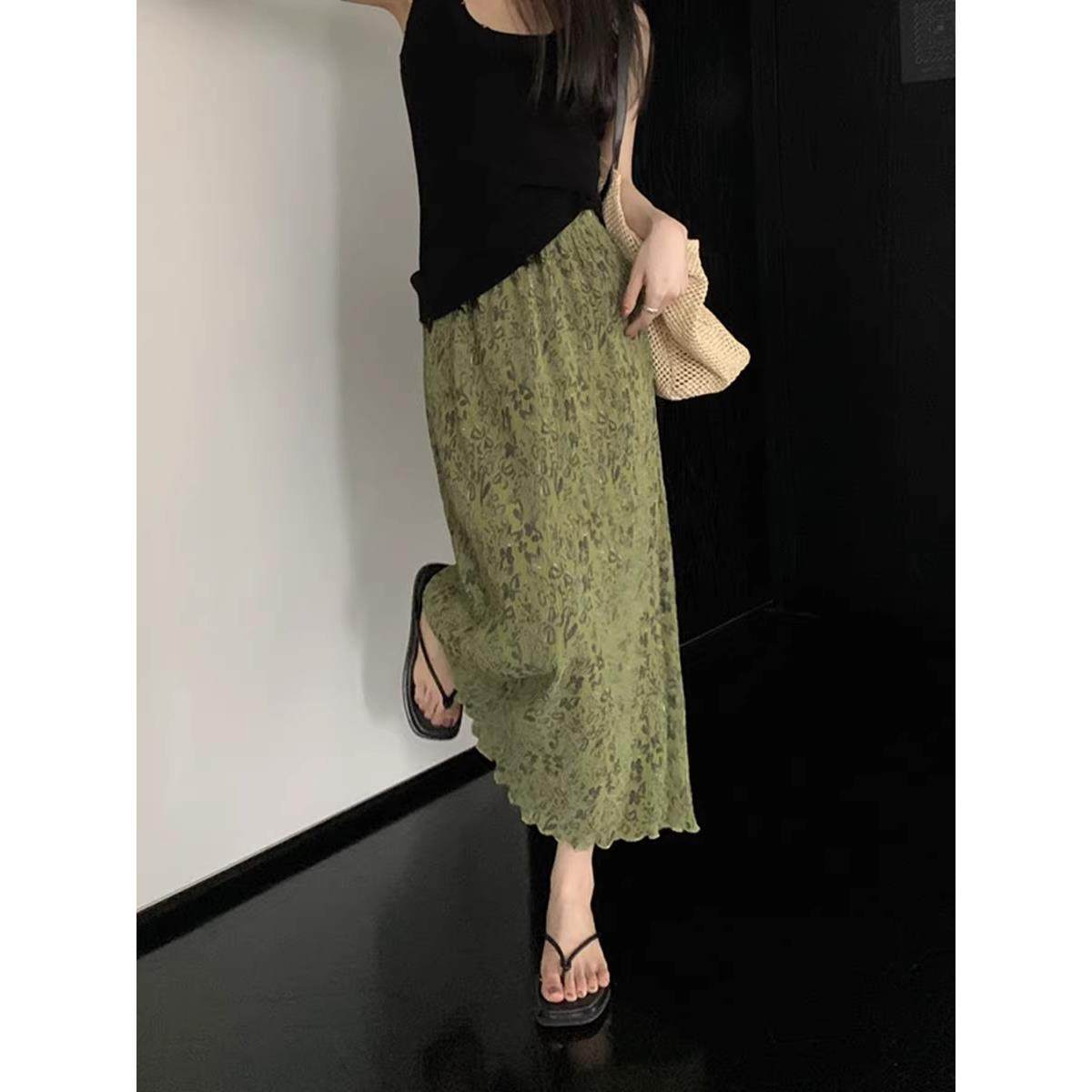 韩版欧货绿色压褶碎花半身裙女2025夏新款花纹褶皱裙高腰一步裙潮