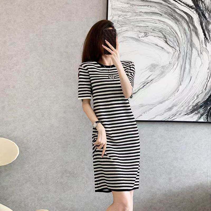 欧洲站条纹连衣裙女设计感小众2024年夏季新款时尚短袖中长款裙子