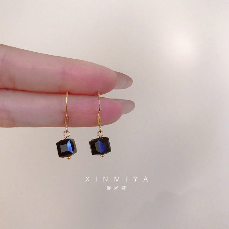 小众设计感黑色水晶小方糖吊坠耳环女2025新款独特气质短发耳饰品