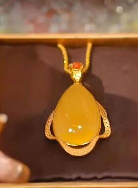 新款蜜蜡色鸡油黄水滴项链