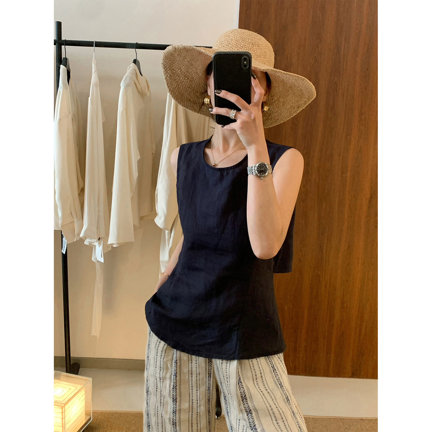 韩迅  素净苎麻 后开扣露腰设计圆领无袖度假小衫女2026夏款26766