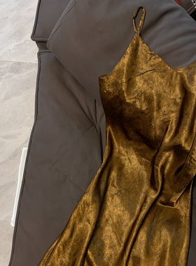 醋酸香云纱连衣裙缎面45度斜裁树枝纹鎏金烫金复古V领无袖长裙