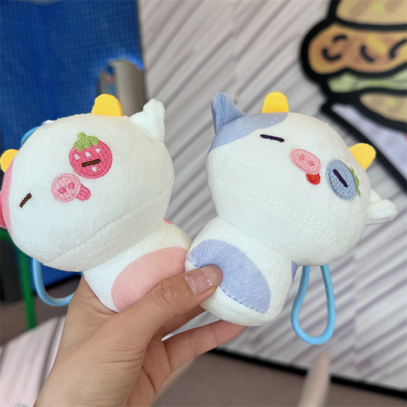 可爱草莓猪公仔毛绒玩具