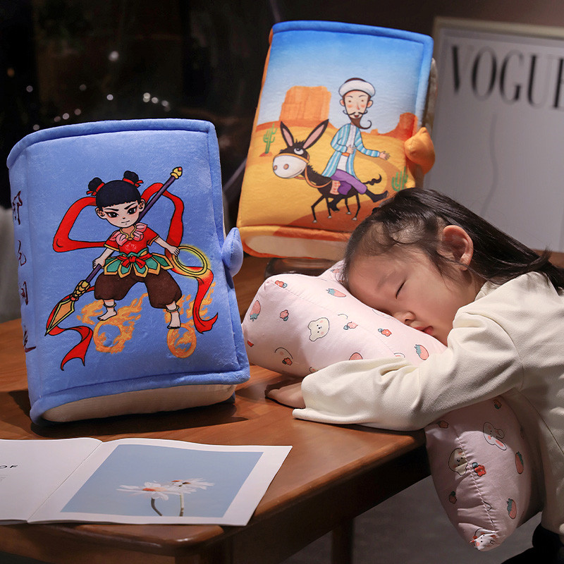儿童午休枕头书本毛绒玩具玩偶午睡枕抱枕送同学创意毕业六一礼物