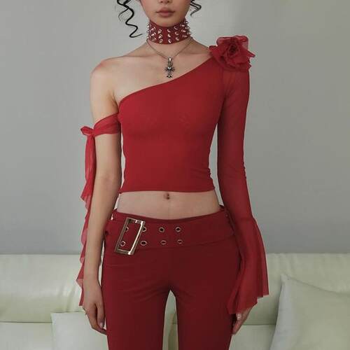 Single shoulder diagonal collar flower long sleeved