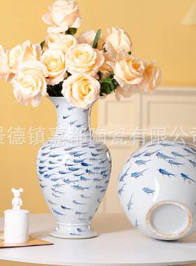 景德镇青花游鱼陶瓷花瓶中式家居客厅插花摆件手绘鱼纹瓷器装饰瓶