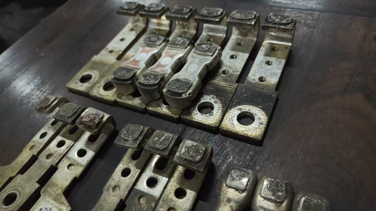 5月11日北京【京械7047】单位淘汰报废处置接触器银触点一批共18只（具体以实物为准，非专业人士谨慎竞拍）网络拍卖公告