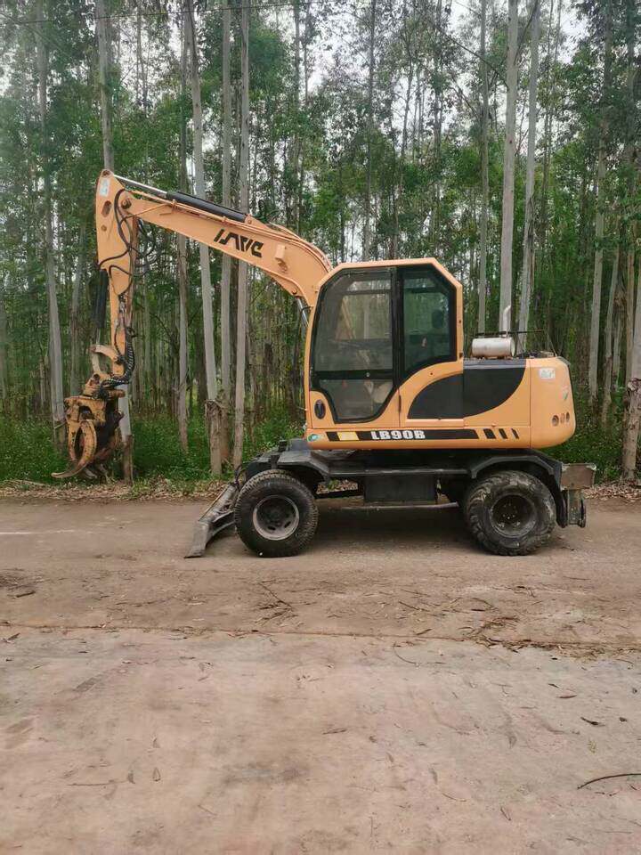 3月7日贺州雷道90轮式夹木机网络拍卖公告