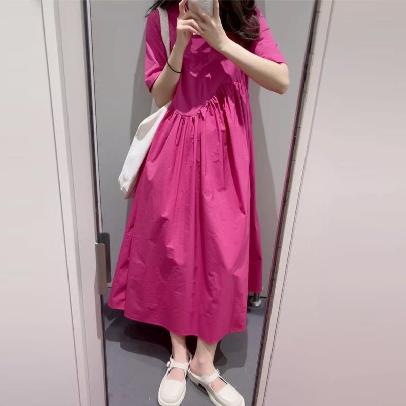女装休闲版结构缩褶玫红色2025春夏新品连衣裙中长款度假显白裙子