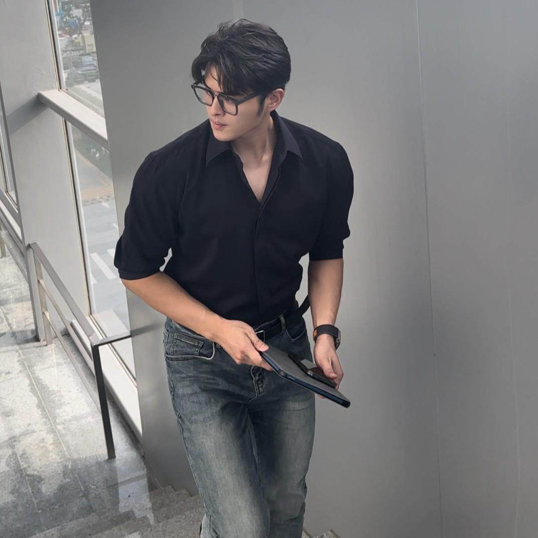 黑色男士短袖衬衫潮高级感英伦雅痞男装夏季穿搭七分五分袖衬衫修
