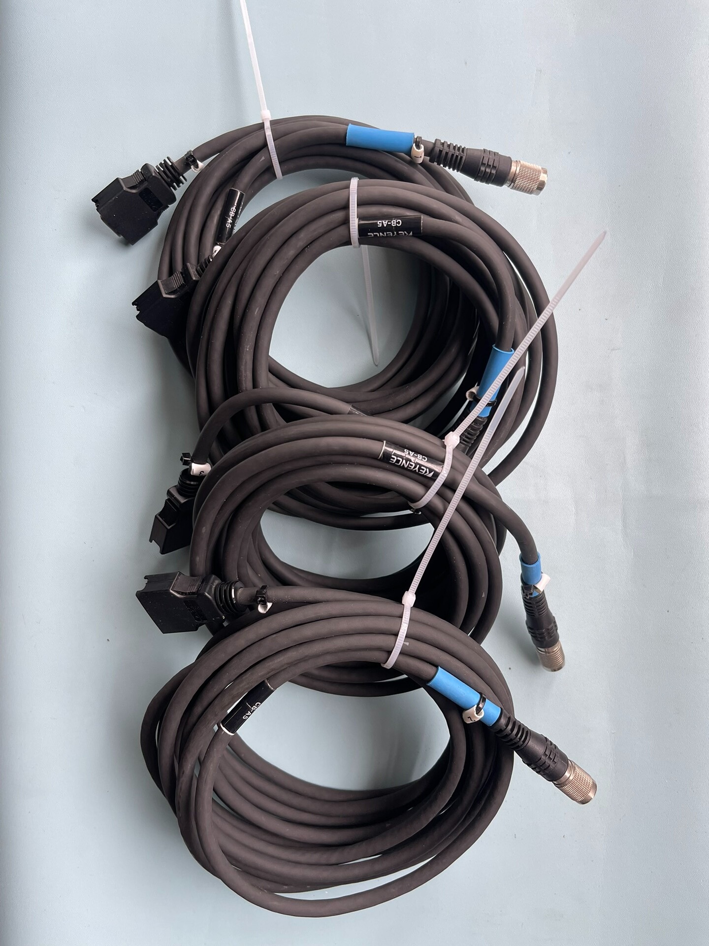 CB-A5 基恩士激光测距仪连接线 5米 成色好 议价