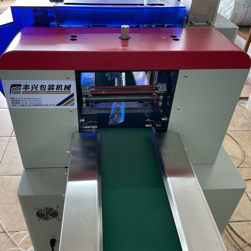 热收缩膜枕式包装机 快速自动包装铝材灯管长条产品中山过塑包装