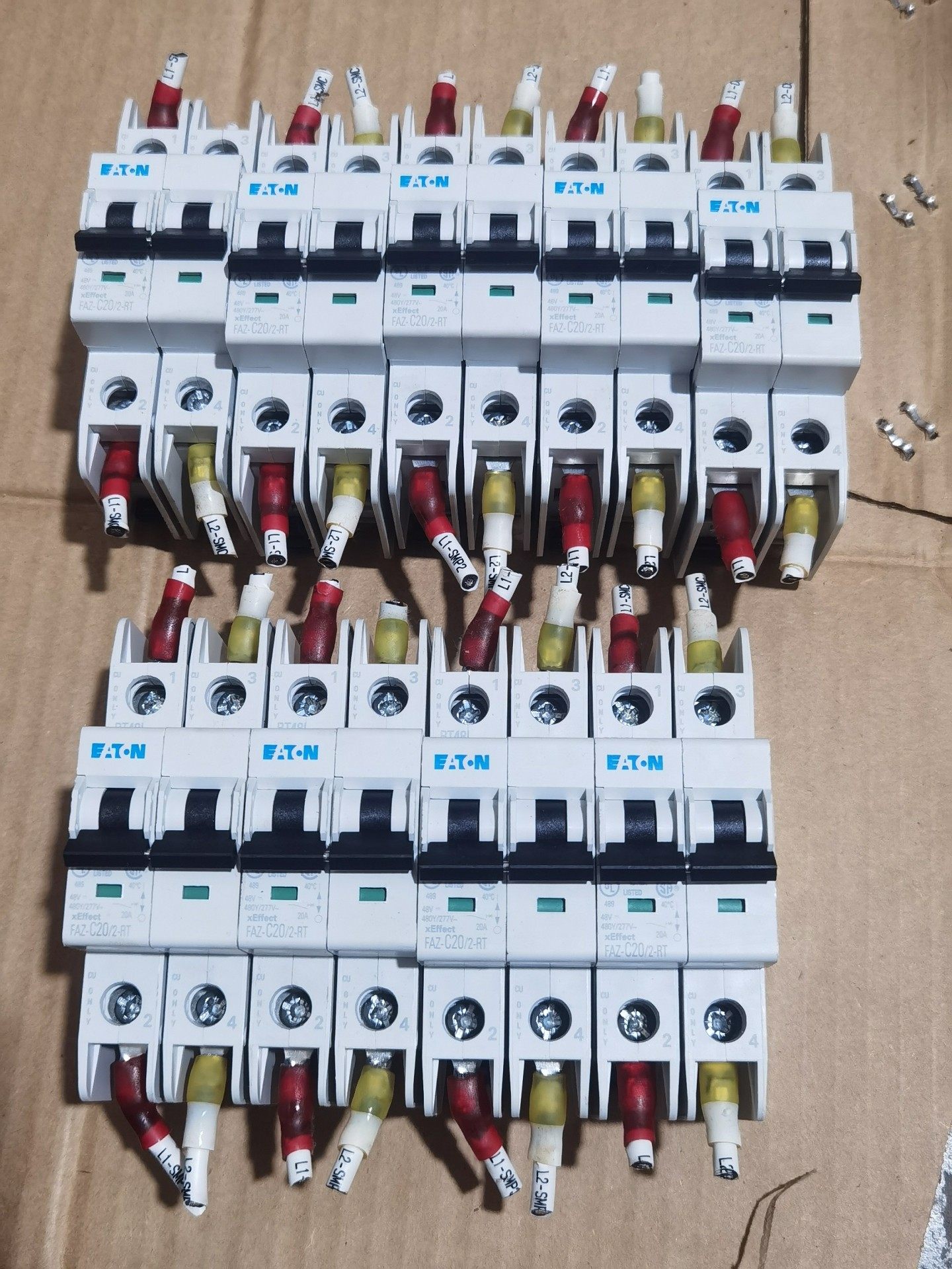 伊顿断路器FAZ-C20/2-RT闲置拆机详见下图