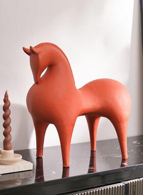 红色马树脂摆饰饰品现代极简抽象客厅办公室玄关装饰北欧轻奢高档