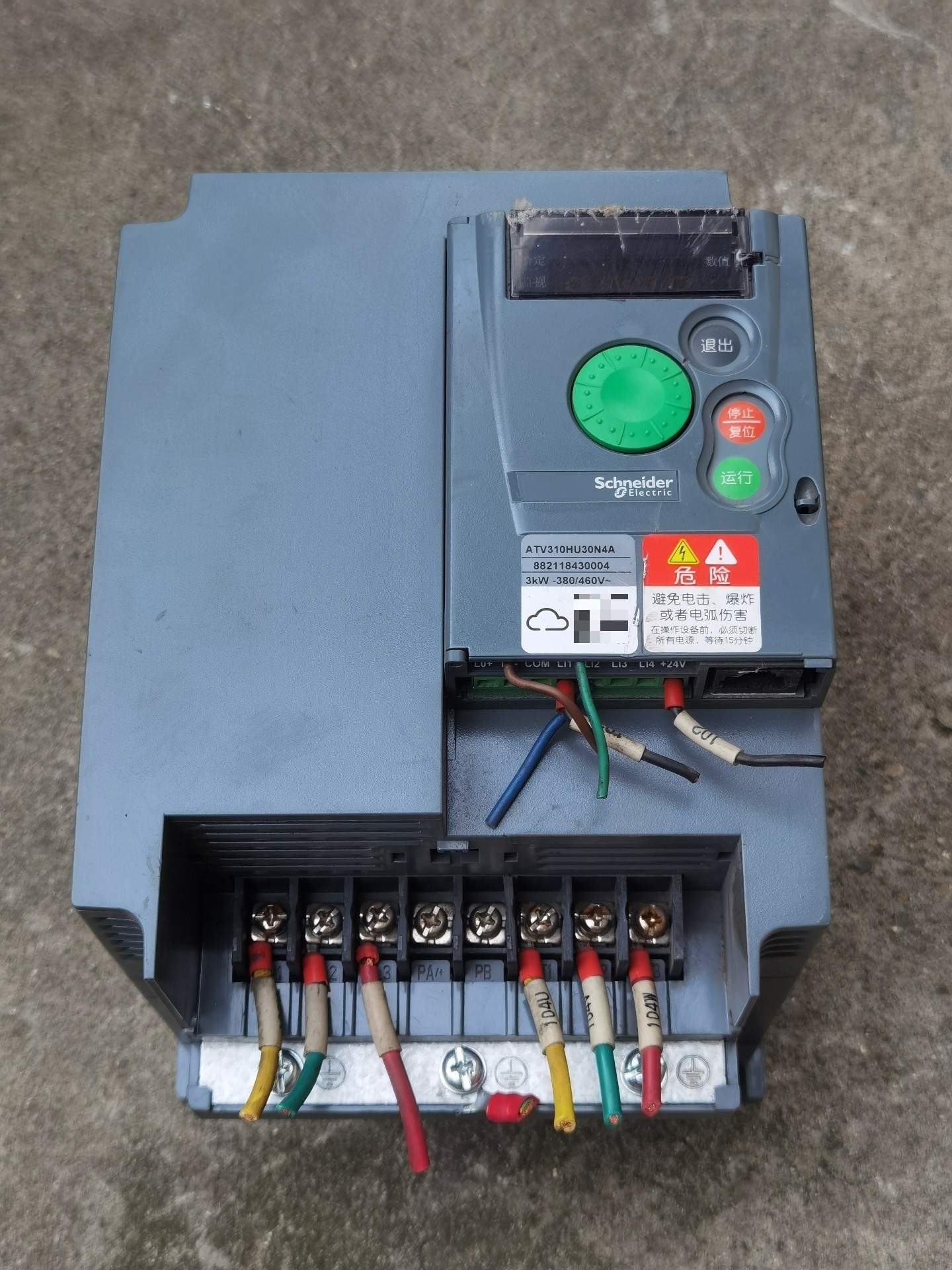 3KW施耐德变频器ATV310HU30N4A闲置拆机详见下图
