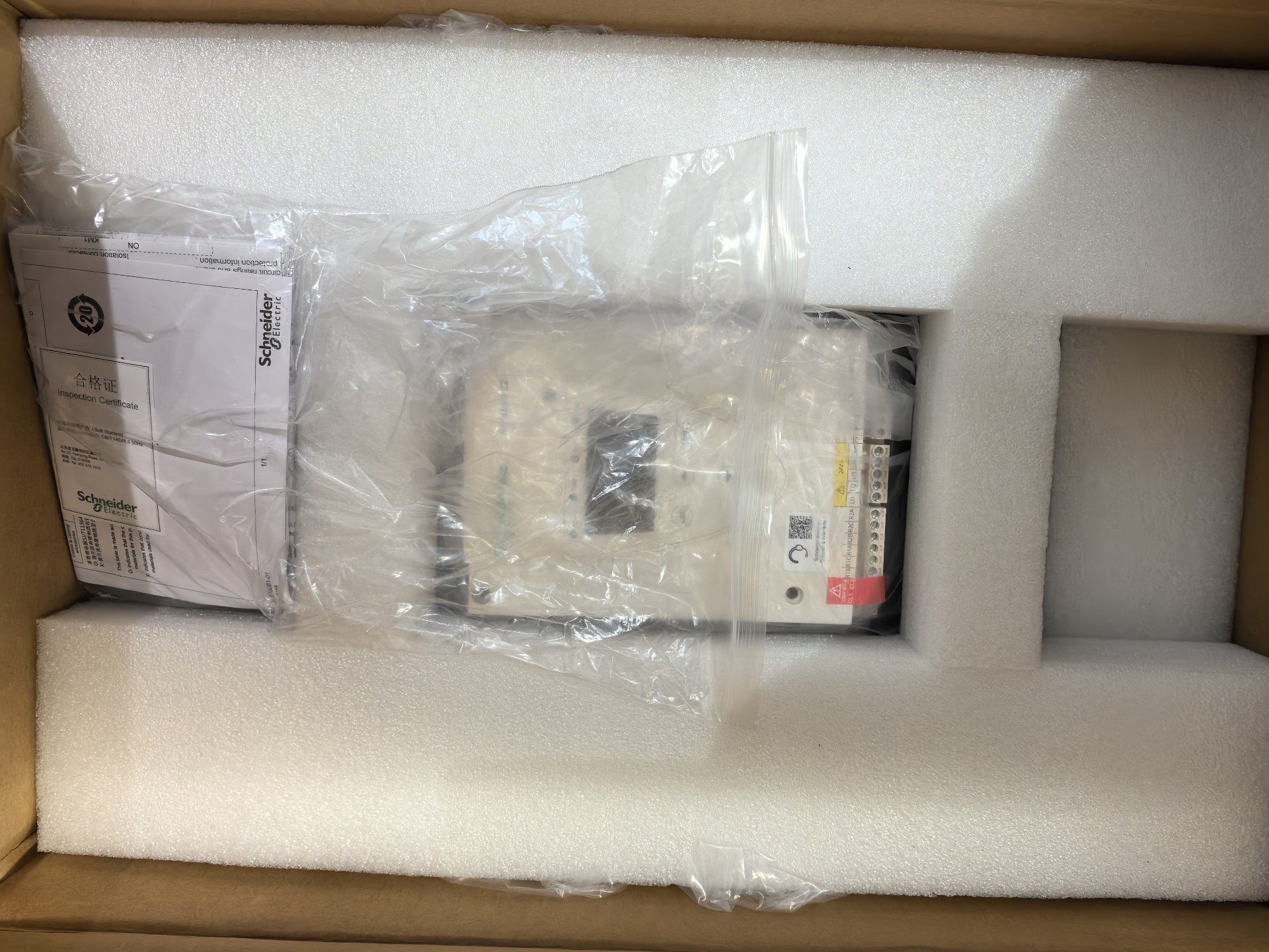 施耐德Altistart 22软启动器，型号ATS22C25