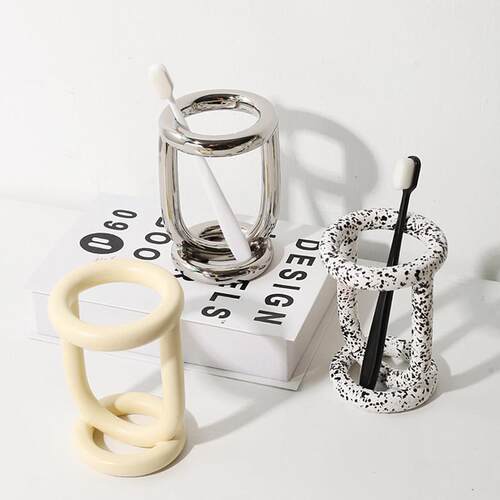 LENYVASEN化妆室轻奢牙刷架子置物架情侣漱口杯家用牙具牙膏收纳