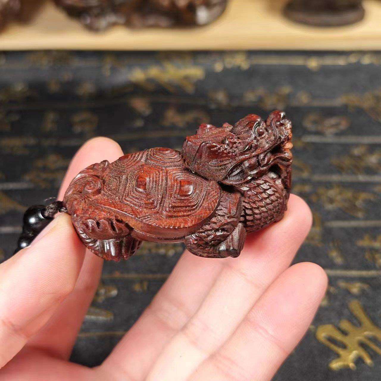 6公分小叶紫檀木雕手把件玄武龙龟文玩盘玩乌龟玄武摆件车摆件