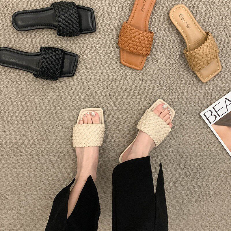 潮牌小众高级感凉鞋女夏季外穿新款气质平底编织外出沙滩一字拖鞋