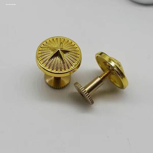 金属肩扣，金螺丝按钮螺母顶部配件在肩章上的肩章