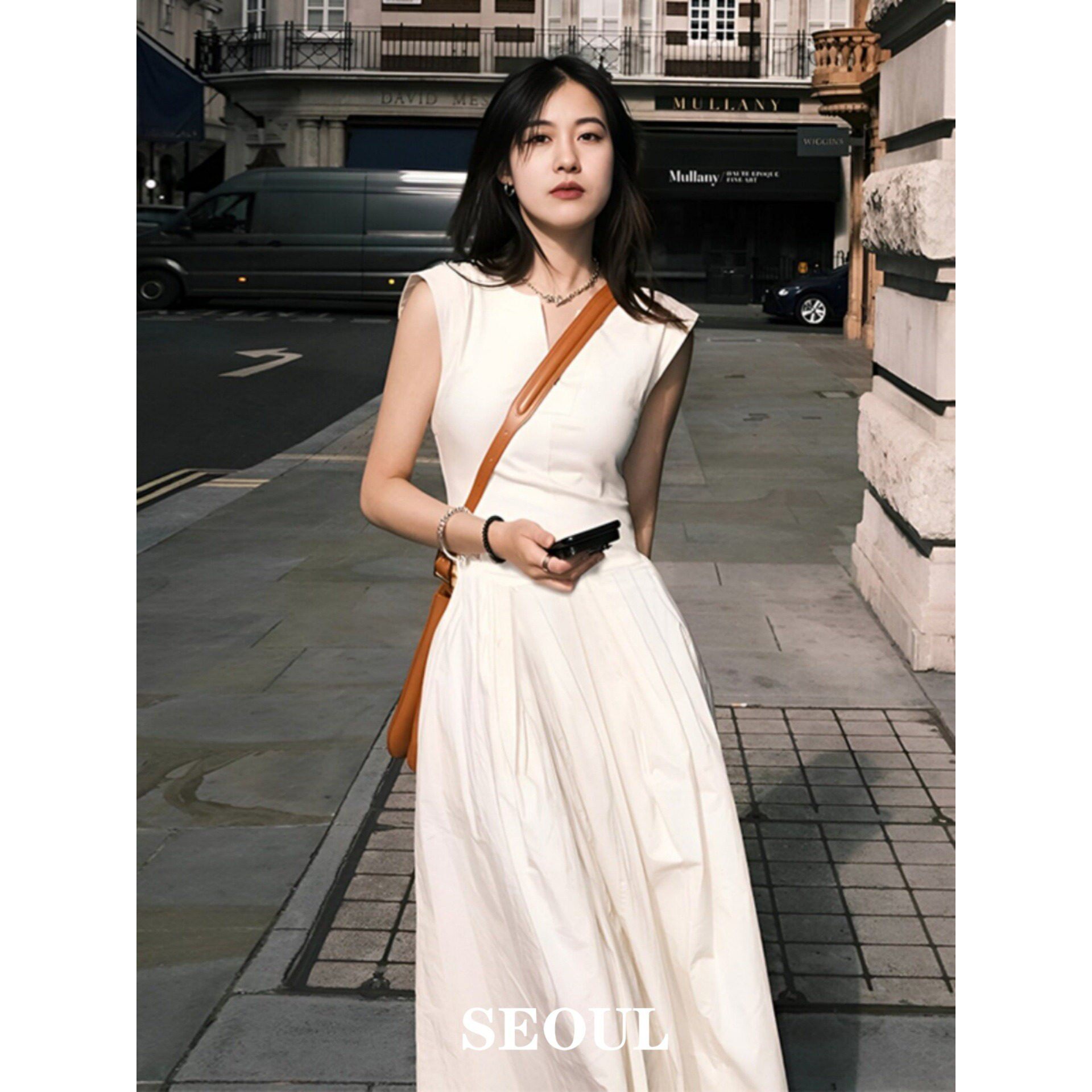 SEOUL喵/白色V领无袖背心洋装女2026夏季新款显瘦设计感长裙潮