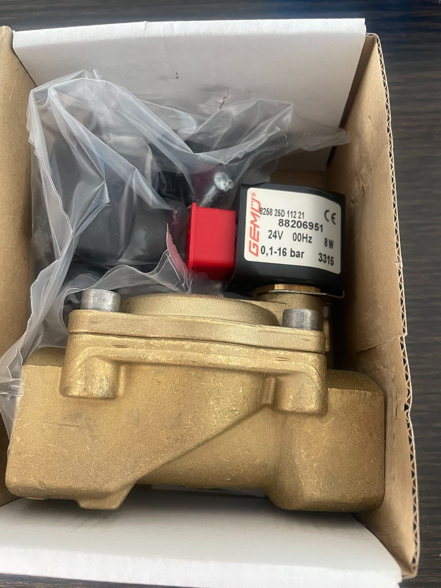 盖米GEMU电磁阀，8258  25D 112 21，库存2