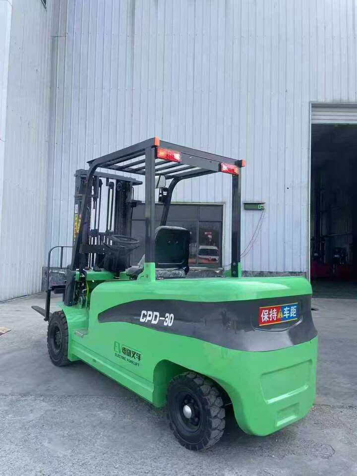 4月15日聊城全新3吨电动叉车3节门架加中缸加侧移升高4.5米配锂电池质保3年可上牌网络拍卖公告