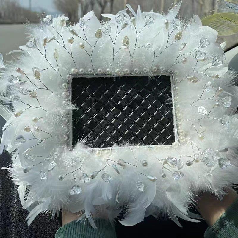 新款汽车羽毛摆件防滑垫车内摆件高档次车载装饰仪表台车内饰品