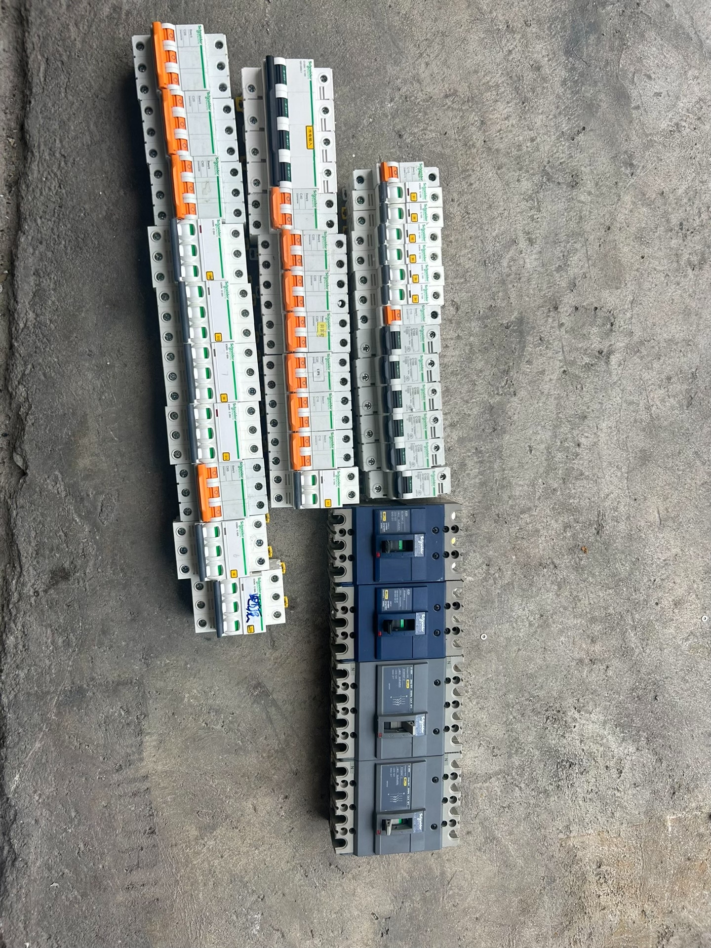 施耐德 打包出 750元 正品功能完好 全部750元包邮