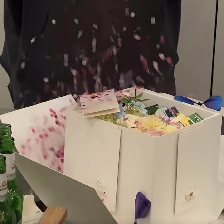 蝴蝶喷花礼盒生日惊喜盒子GIFT礼盒惊喜会飞的爆炸盒子生日仪式感