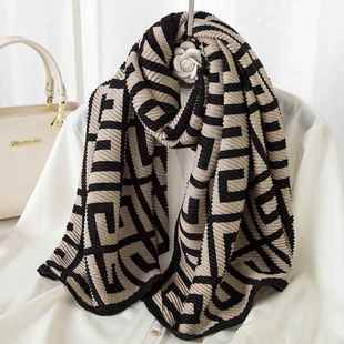 披肩百搭保暖妈妈围脖 时尚 压皱丝巾女春秋高级感长款 棉麻围巾冬季