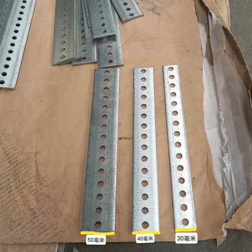 镀锌扁铁钢板冲孔铁支架连接板万能直条带孔扁铁条直条加厚冲孔