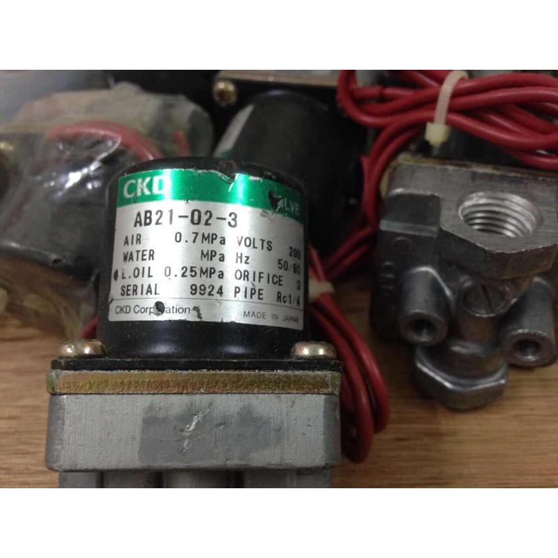 供应二手CKD电磁阀AB21-02-3  /AB21-022/AC220V各一个