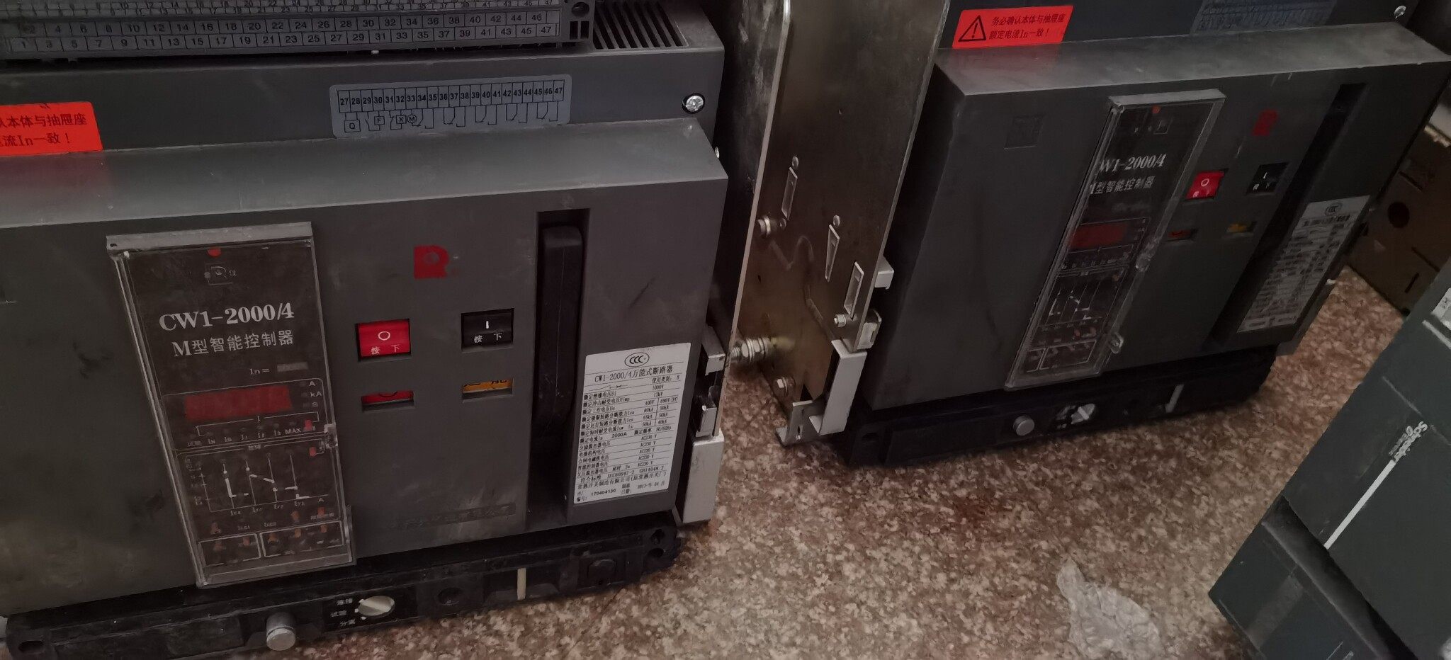 常熟万能式断路器CW1-2000/4.1600A.2台200