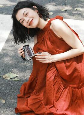 法式红色挂脖吊带连衣裙女2025夏季新款海边度假超好看无袖长裙子