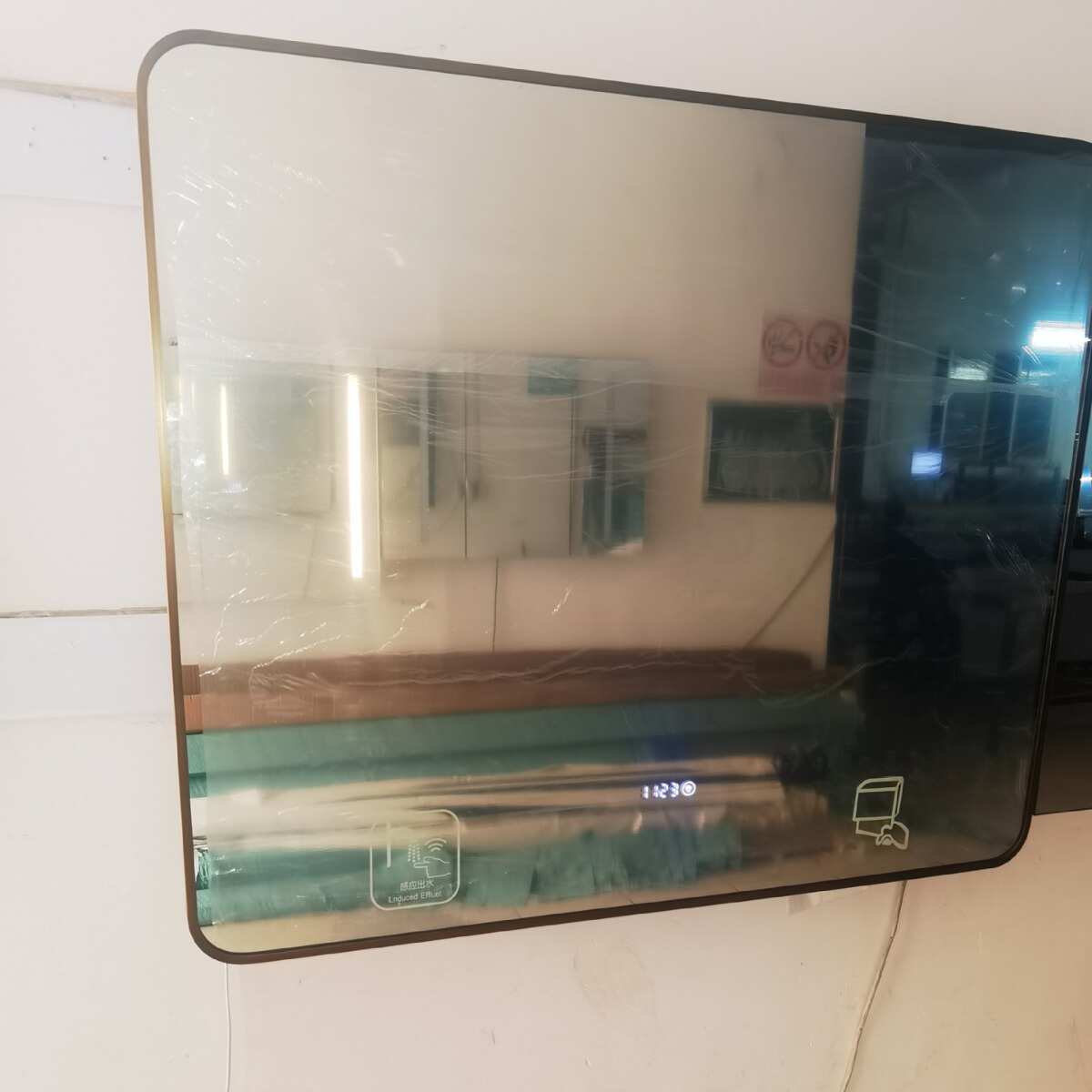 商场智能镜柜背景墙镜柜补光灯智能镜柜展现魅力科技感镜柜