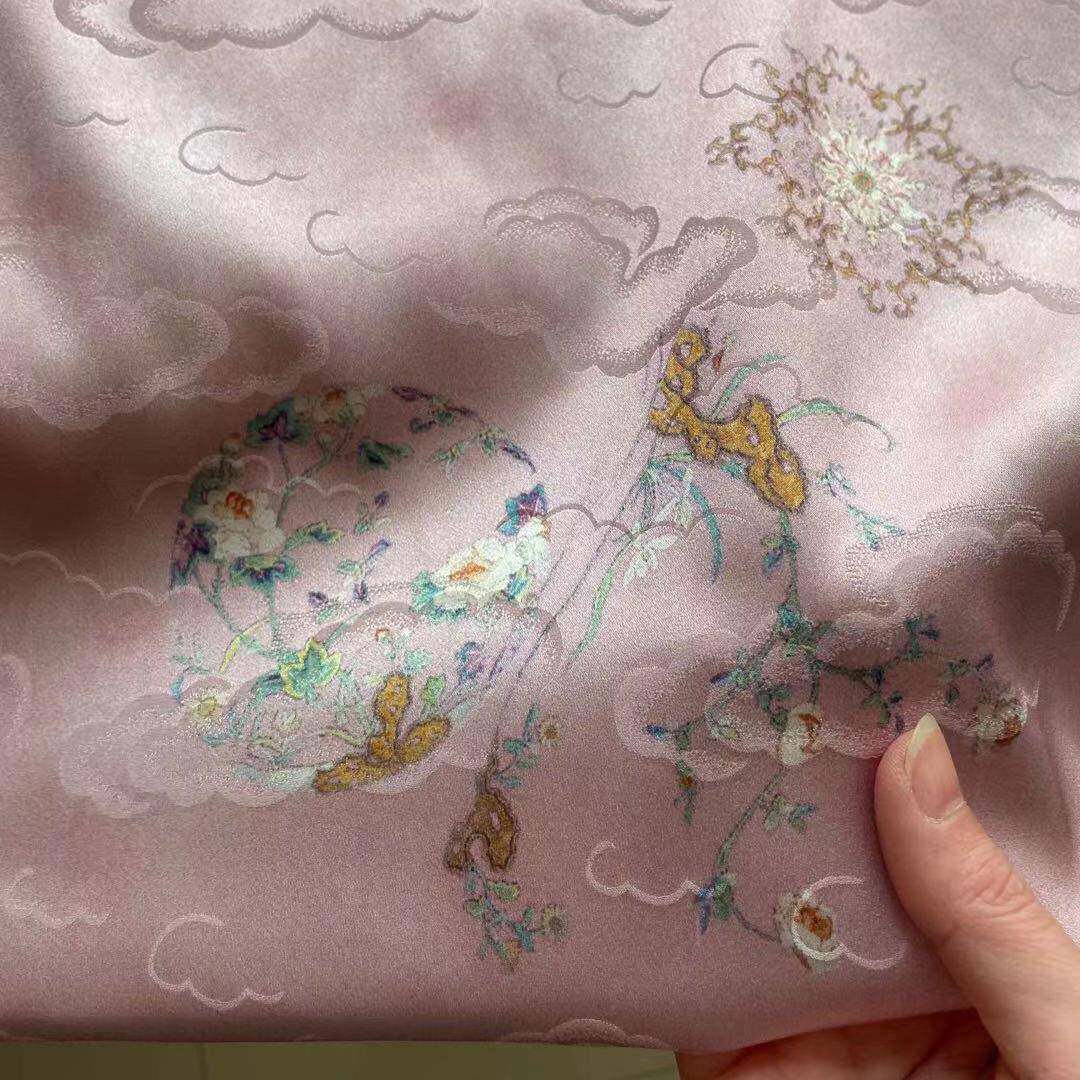 祥云提花印花真丝旗袍汉服半裙面料19姆120门幅彷清代氅衣风格粉